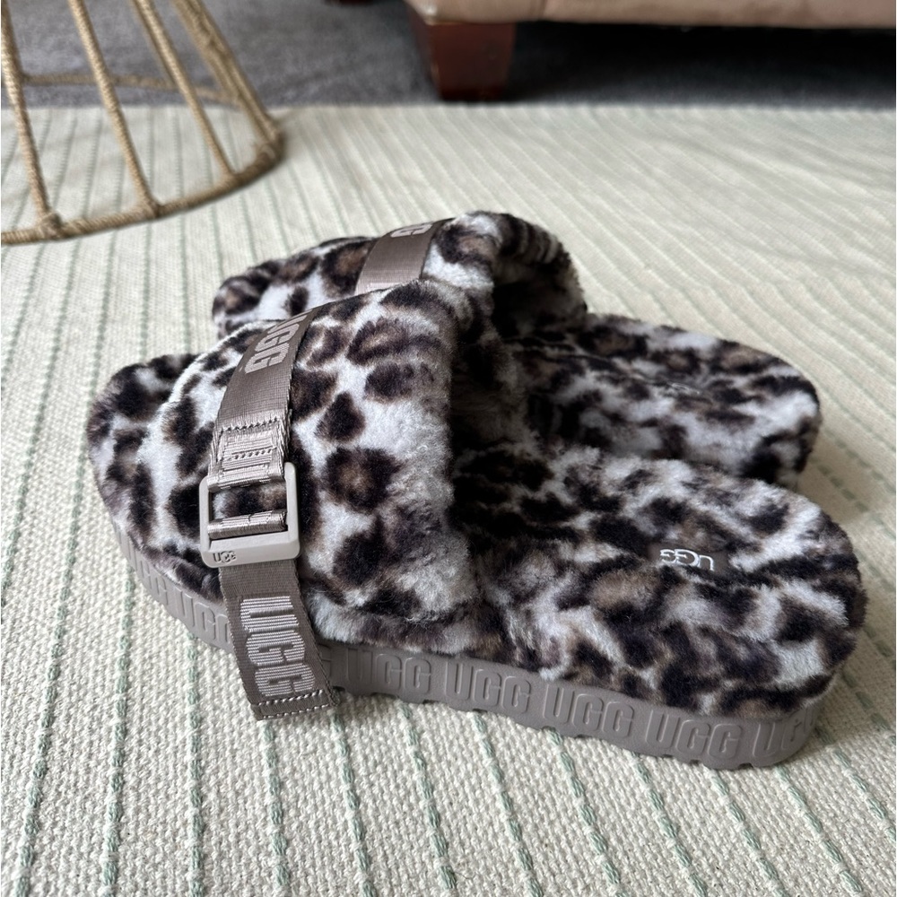 UGG SLIPPERS!!